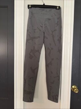 Aurola Women's Gray Camouflage High-Waist Leggings
